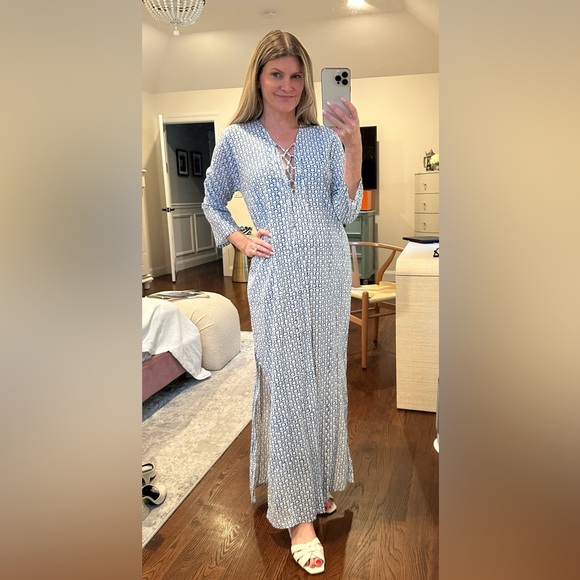 Dress - Picture 1 of 4